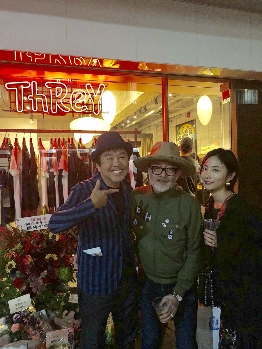 TARAcyan3's tweet photo. からの… カスバのレイコちゃんが代官山にオープンしたセレクトショップ『ThReY』のレセプションへ…❣️🎊

さすがレイコ… ファッション界の大御所たちがみんな集まってました❗️😊👍

#thray #代官山 https://t.co/nn07XE10Zg