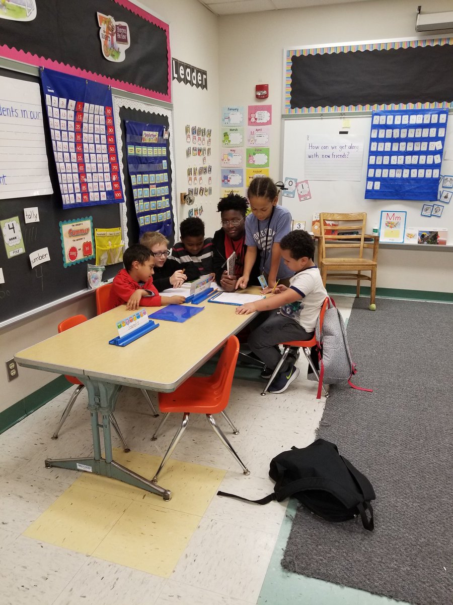 MorganeNicosia's tweet photo. 5th grade buddies teaching Kindergarten how to be leaders! #BASDproud #BASDLincolnCS https://t.co/lnuxomEOV1