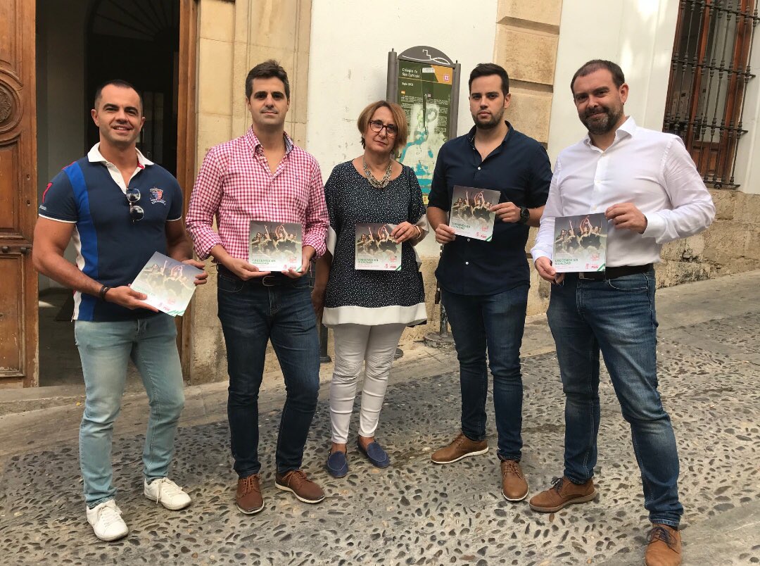 JSETorredcampo's tweet photo. El PSOE de Jaén informó en las calles de Jaén para dar a conocer la nueva medida de la Junta de Andalucía con la que se bonificará el 99% de la matrícula para las enseñanzas artísticas superiores de Danza, Diseño y Música.
Juventudes Socialistas colaboró:
https://t.co/saEB79PB1k https://t.co/NzEFM3zrwN