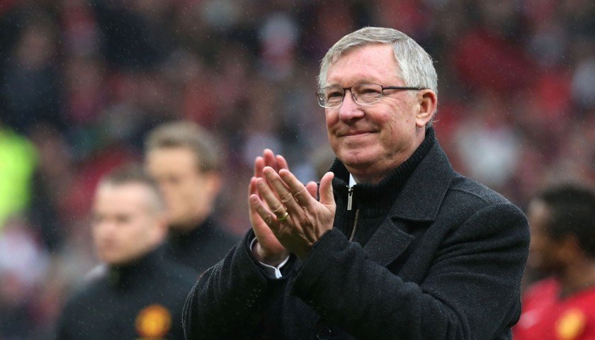 Its good to see you again in Old Trafford Sir #MUFC <a href="/Pschmeichel1/">Peter Schmeichel</a> <a href="/RyanGiggs_cc/">Ryan Giggs</a> <a href="/Persie_Official/">Robin van Persie</a> <a href="/WayneRooney/">Wayne Rooney</a> <a href="/D_DeGea/">David de Gea</a> pic.x.com/rWgQqabtcc