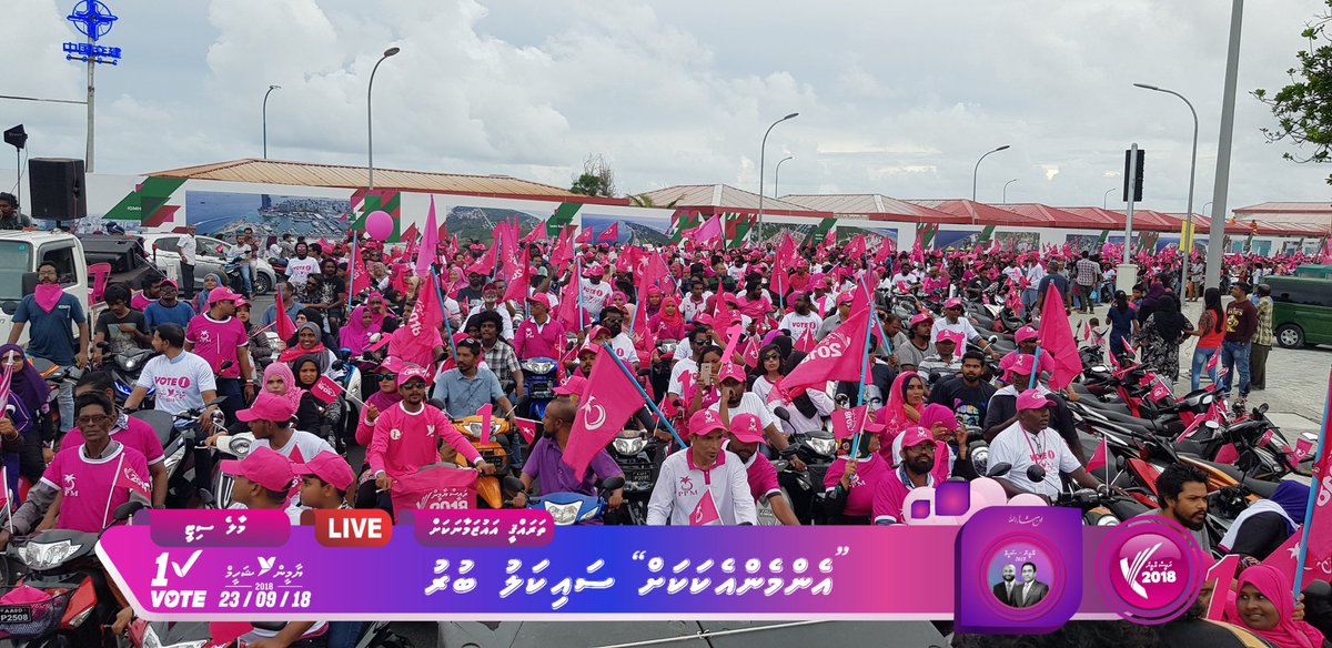 Yameen2O23's tweet photo. #Live | #EmmeneEkakkahCycleburu
Raess Yameen 2018 Campaign nimmumuge gothun baahvaa varah khaassa cycle buru..
#YS2018
#CandidateNo1
#YameenShaheem2018 https://t.co/1zwUP1lR7O