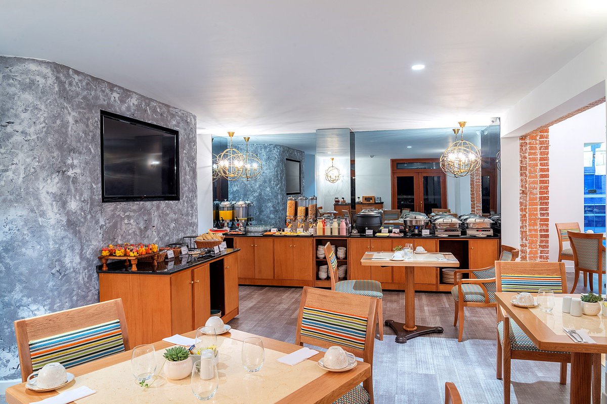 HotelHamiltonC's tweet photo. Para que se agenden esta semana que entra, desayuno buffet con un variado y fresco menú en nuestro restaurante Cook´s #lunch #breakfast #Food #Gastronomía #ilovefood #Cocina https://t.co/EVdrVMLQiR