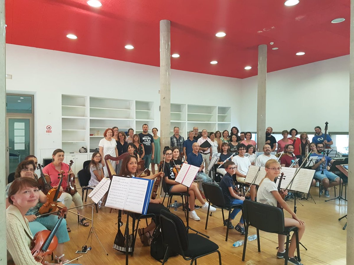 Ensayo esta mañana, <a href="/CoroVallecas/">Coro Vallecas</a> y <a href="/OrquestaVilla/">Orquesta Villa de Vallecas</a> de bandas sonoras para el concierto del 28 de septiembre en <a href="/fiestaPCE/">La Fiesta del PCE</a>. Ven a vernos! #FiestaDelPCE18 #FIESTA
