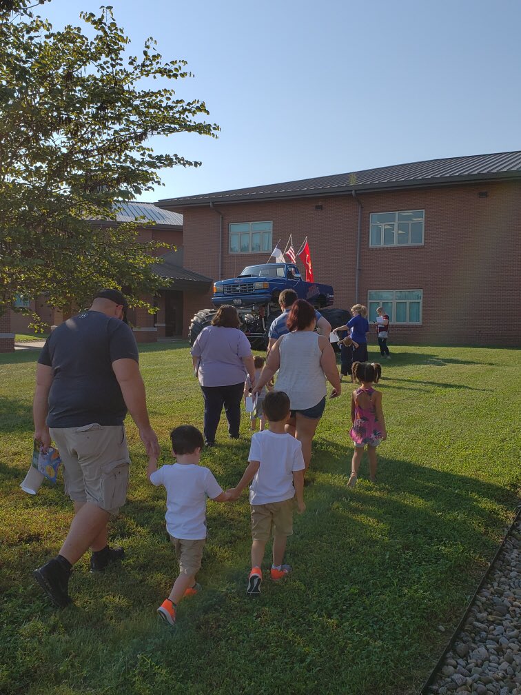 CarlenaSheeran's tweet photo. What makes a @RineyvilleE Preschool Family Meeting even more memorable? ❤️🚀 Bring in a Monster Truck at the end for families to explore together! 🚛 #HCSPreschool #HCSStrongerTogether #READ #FamilyisImportant https://t.co/AJWctwAHyV