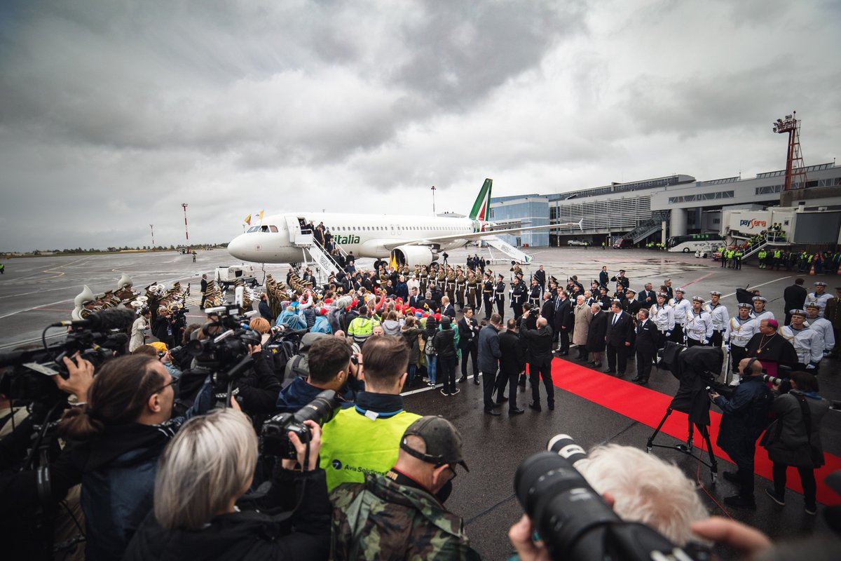 We will remember this day for a long time! Our daughter company @BGroundServices provided ground handling and fuelling services for the Pope Francis’s aircraft! What an honor! #Popefrancis #popevisistinglithuania #vilniusinternationalairport
