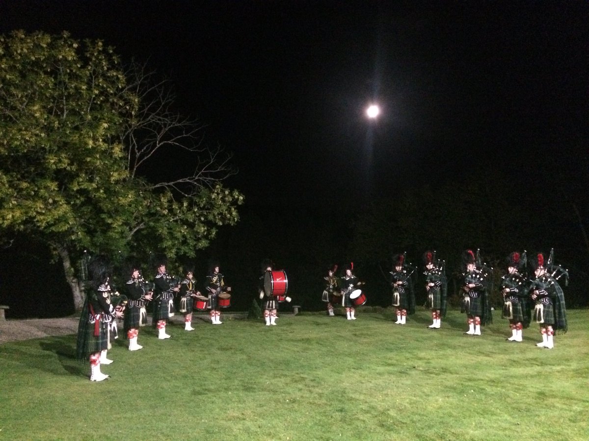 Guests were treated to surprise highland entertainment last night when some of our Lonach highlanders played post dinner. @VisitScotland #scottishcastle #candacraigmoment