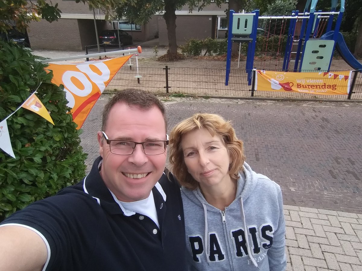 LoperJohn's tweet photo. Dankzij @DouweEgbertsNL en  @mijnCoop kunnen we weer terugkijken op een succesvolle burendag.
Coop de Bats betrokken bij de buurt thnx!!
#coop #groesbeek #lievensweg https://t.co/tNjvBiFgVj