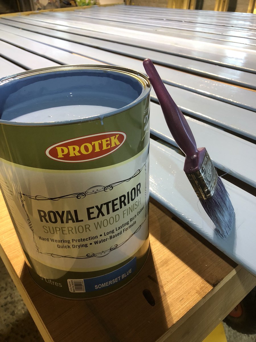 AshwinsofLooe's tweet image. Our next #project started on a damp rainy day in #Looe #Cornwall #painting shiplap boarding in #Somerset #blue @ProtekWoodStain