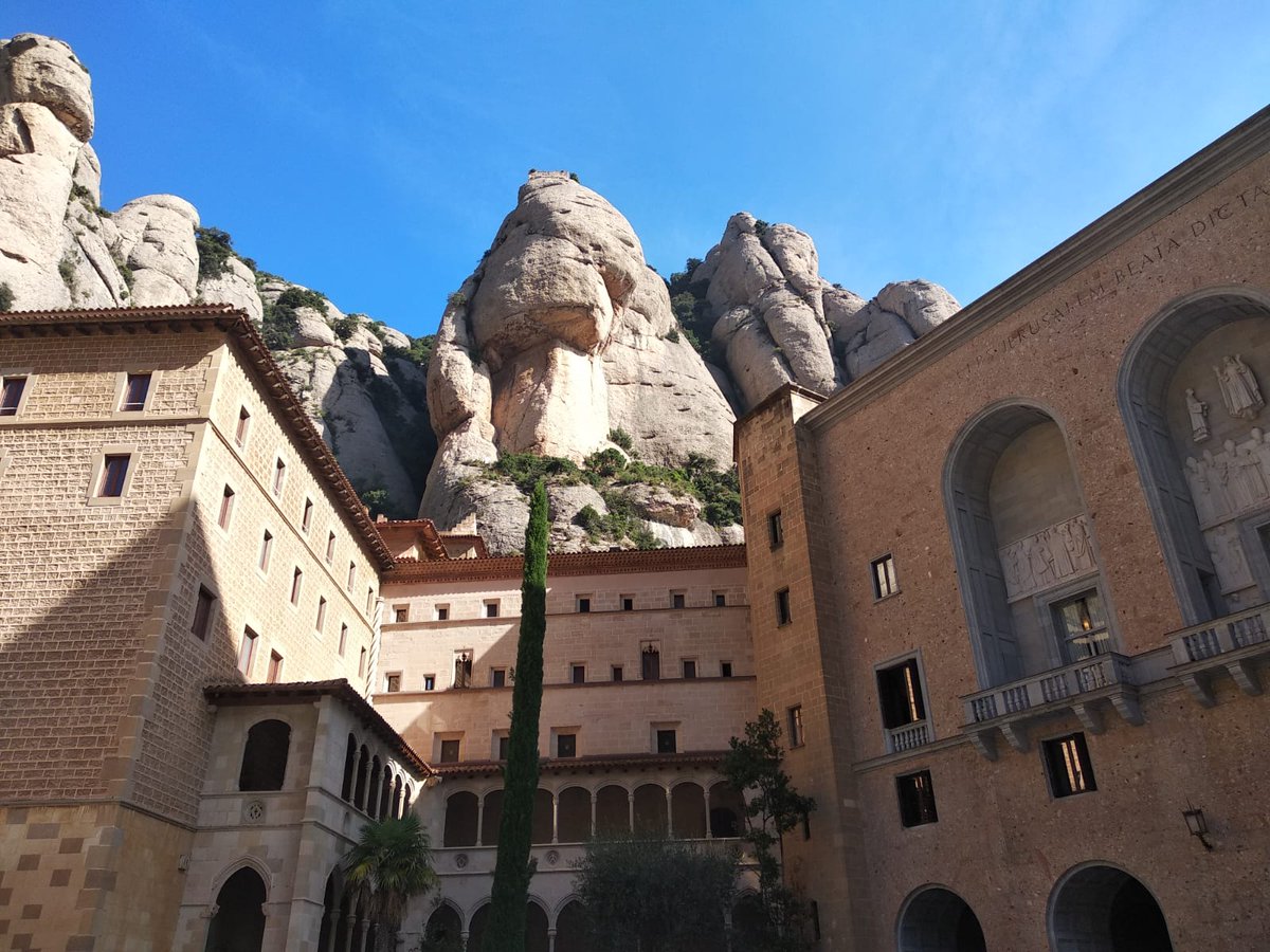 Castlexperience's tweet photo. Beautiful day at Montserrat today ☀️☀️ https://t.co/4HtuJy1UpZ