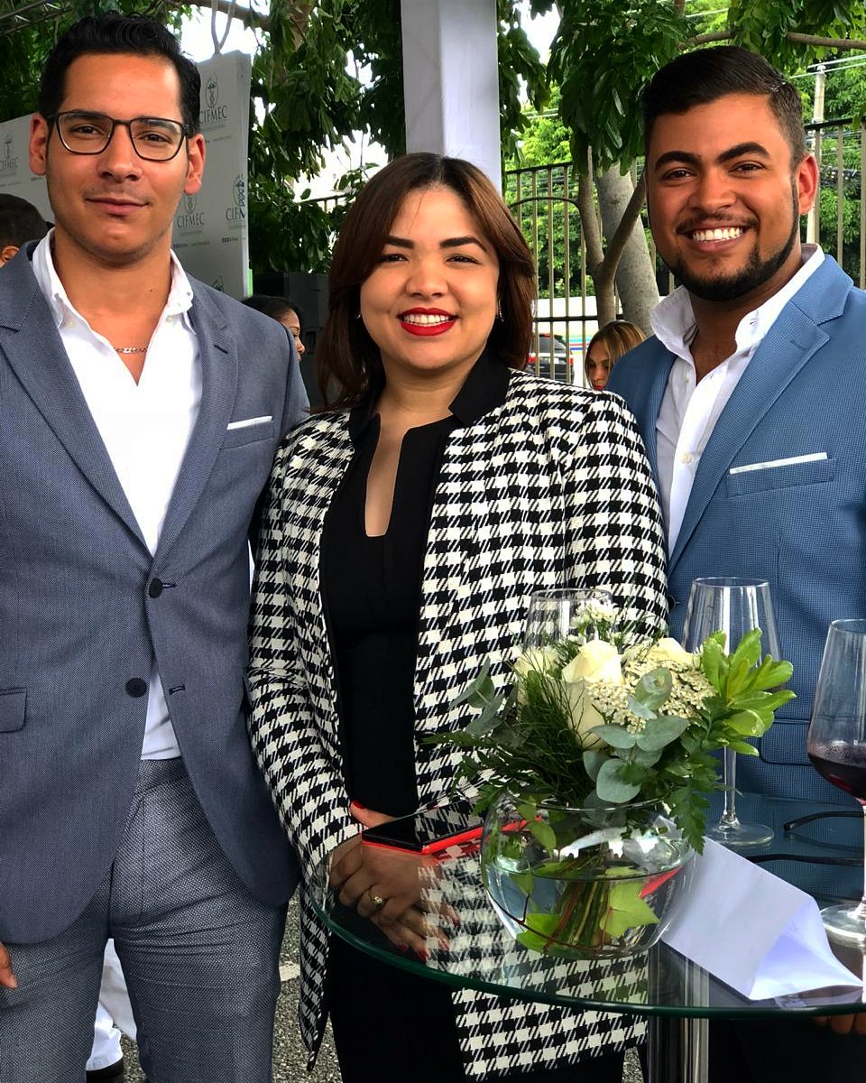 YWandelpool's tweet photo. Dos promesas de la medicina @emirduquela @marcospumarol
#orgullocifmec
#orgullord
@cifmec es ciencia que no descansa https://t.co/yxBzmSLAGC