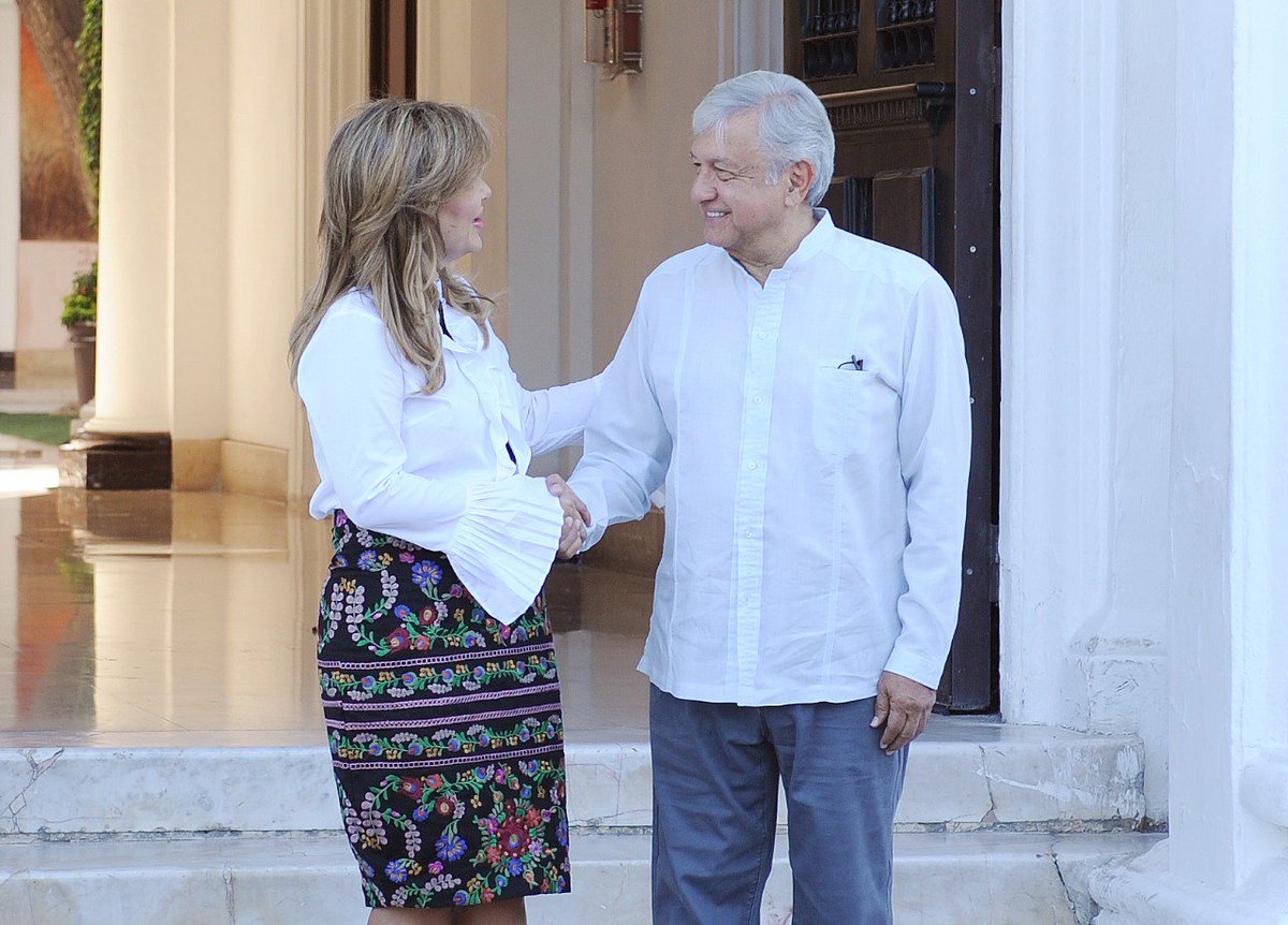 ClaudiaPavlovic's tweet photo. ¡Un gusto tenerlo en Sonora, presidente electo @lopezobrador_! Lo recibimos con la voluntad de sumar esfuerzos y trabajar coordinadamente a favor de las familias sonorenses. https://t.co/qtMdNtb7TR