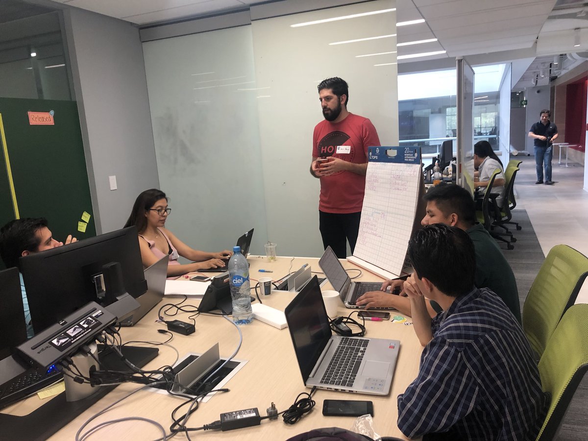 TPresupuestaria's tweet image. Aquí en el #DataJam explotando los datos de #GastoAbierto ¡vamos equipos!