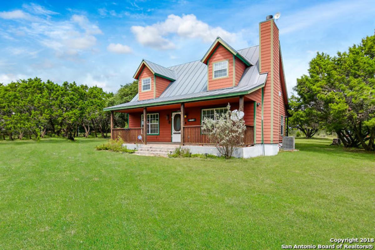 ZachCastillo's tweet photo. Just Listed in #Helotes #TX. 141 MEDINA MAGIC! Please retweet!  https://t.co/9S4gNJxyHe https://t.co/D2VdBI0d37