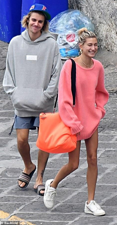 jdbftavon's tweet image. hailey trying to make justin smile bc he was feeling seasick is so cute 🤧