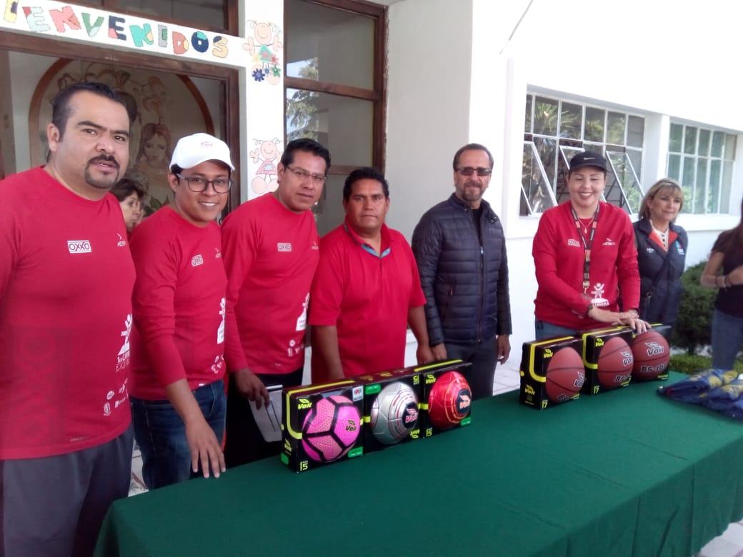 difhgo's tweet photo. Agradecemos a @Tiendas_OXXO por el donativo de material deportivo y unifirmes para nuestros residentes de Casa del Niño. Gracias por su apoyo hoy y siempre. 
#GobiernoCercano 
@omarfayad 
@victoriaruffo31 https://t.co/yXu4Oivxm4