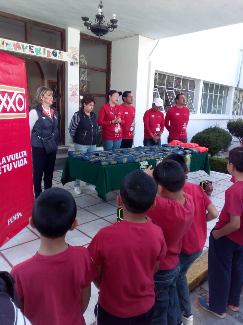 difhgo's tweet photo. Agradecemos a @Tiendas_OXXO por el donativo de material deportivo y unifirmes para nuestros residentes de Casa del Niño. Gracias por su apoyo hoy y siempre. 
#GobiernoCercano 
@omarfayad 
@victoriaruffo31 https://t.co/yXu4Oivxm4