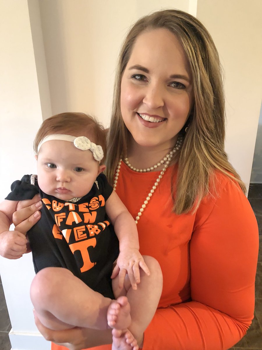 WhitBurksGood's tweet photo. My little orange family is ready to cheer on the Vols! #GoVols #GatorHater #CutestFanEver #BigOrangeBaby 🧡🏈 https://t.co/GvXK2RGMJh