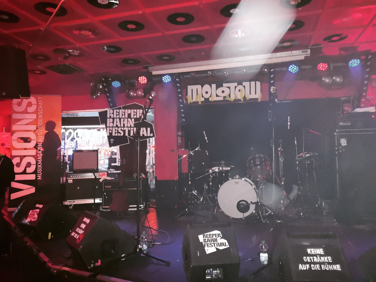 VISIONS_mag's tweet photo. VISIONS-Abend im @molotowclub mit @thedirtynil, @estrons, International Music, @mellllah und @JanSchwarzkamp an den Plattentellern. Kommt vorbei! #visionsmagazin #rbf2018 #rbf18 https://t.co/OYyyLNfBT4