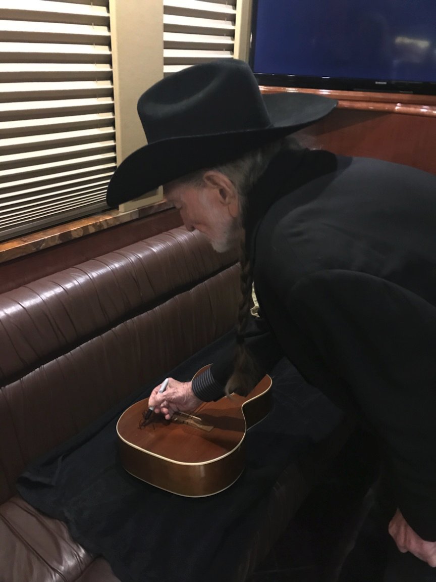 littlefieldmark's tweet image. Hey @UPS I spent $501.56 to get a guitar to and back from NJ for Willie Nelson to sign for a charity auction. Willie signed it, but the guitar is still sitting at the hotel front desk. For 3 days, we have called you to get it picked up. The guitar is still there! WTF? #UPSFAIL