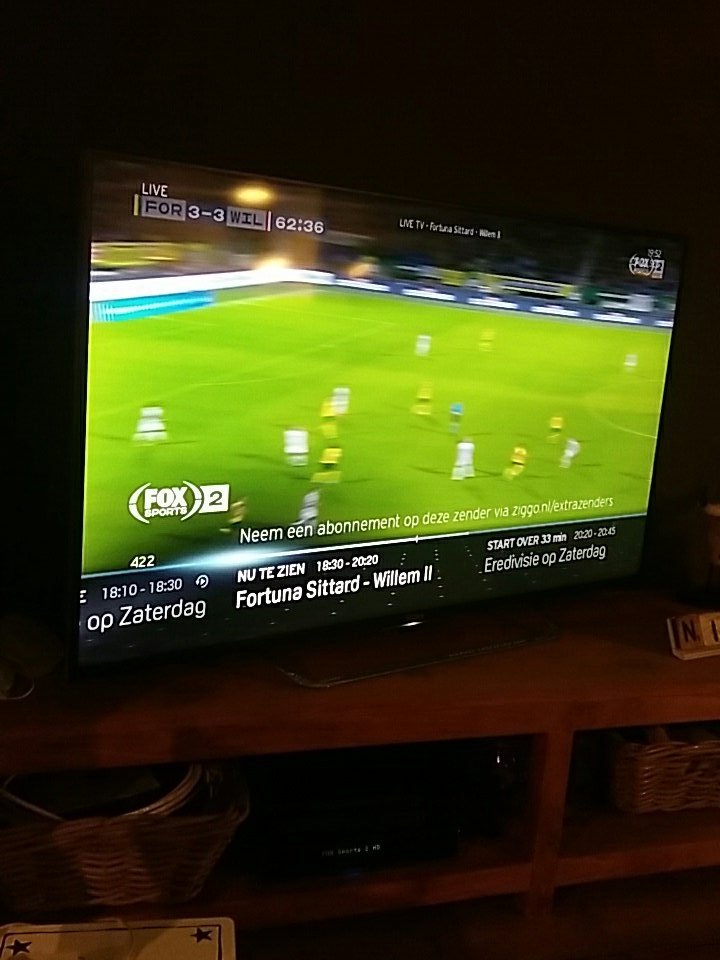 vandijksandra's tweet photo. @ZiggoWebcare wij hebben net fox sport 2 besteld. Echter blijft de informatiebalk zeer hinderlijk in beeld! Op andere zenders verdwijnt deze wel. We hebben ons kastje al gereset https://t.co/VBMx2fHKVa