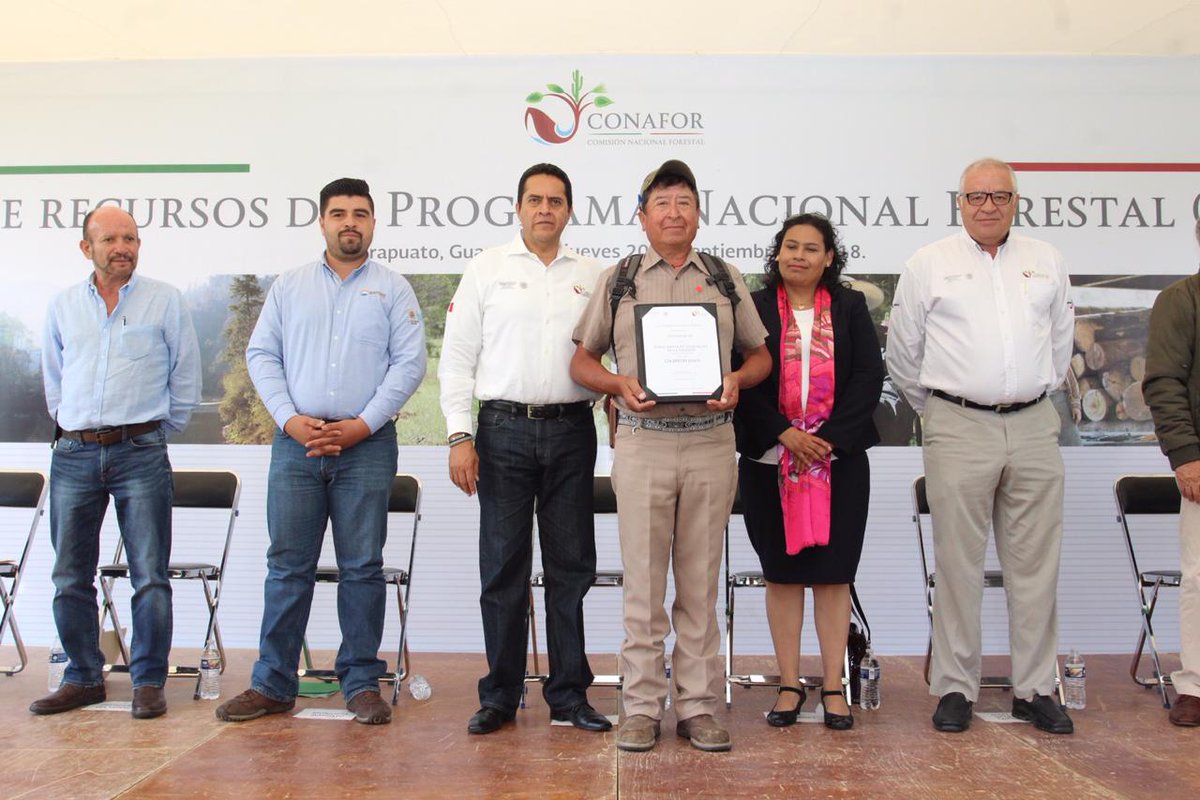 CONAFOR's tweet photo. #PorSiTeLoPerdiste 👉🏽En #Guanajuato entregamos a 11 beneficiarios de los municipios Guanajuato, San Diego de la Unión, San Felipe, San Luis de la Paz y Xichú recursos del programa #PRONAFOR para obras de conservación de suelo, biodiversidad y#reforestación en 3,746 hectáreas. https://t.co/WFy7IqOr7G