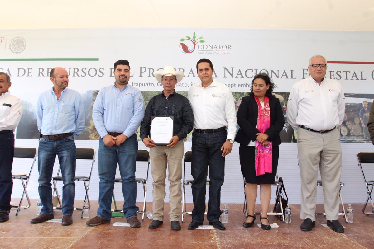 CONAFOR's tweet photo. #PorSiTeLoPerdiste 👉🏽En #Guanajuato entregamos a 11 beneficiarios de los municipios Guanajuato, San Diego de la Unión, San Felipe, San Luis de la Paz y Xichú recursos del programa #PRONAFOR para obras de conservación de suelo, biodiversidad y#reforestación en 3,746 hectáreas. https://t.co/WFy7IqOr7G