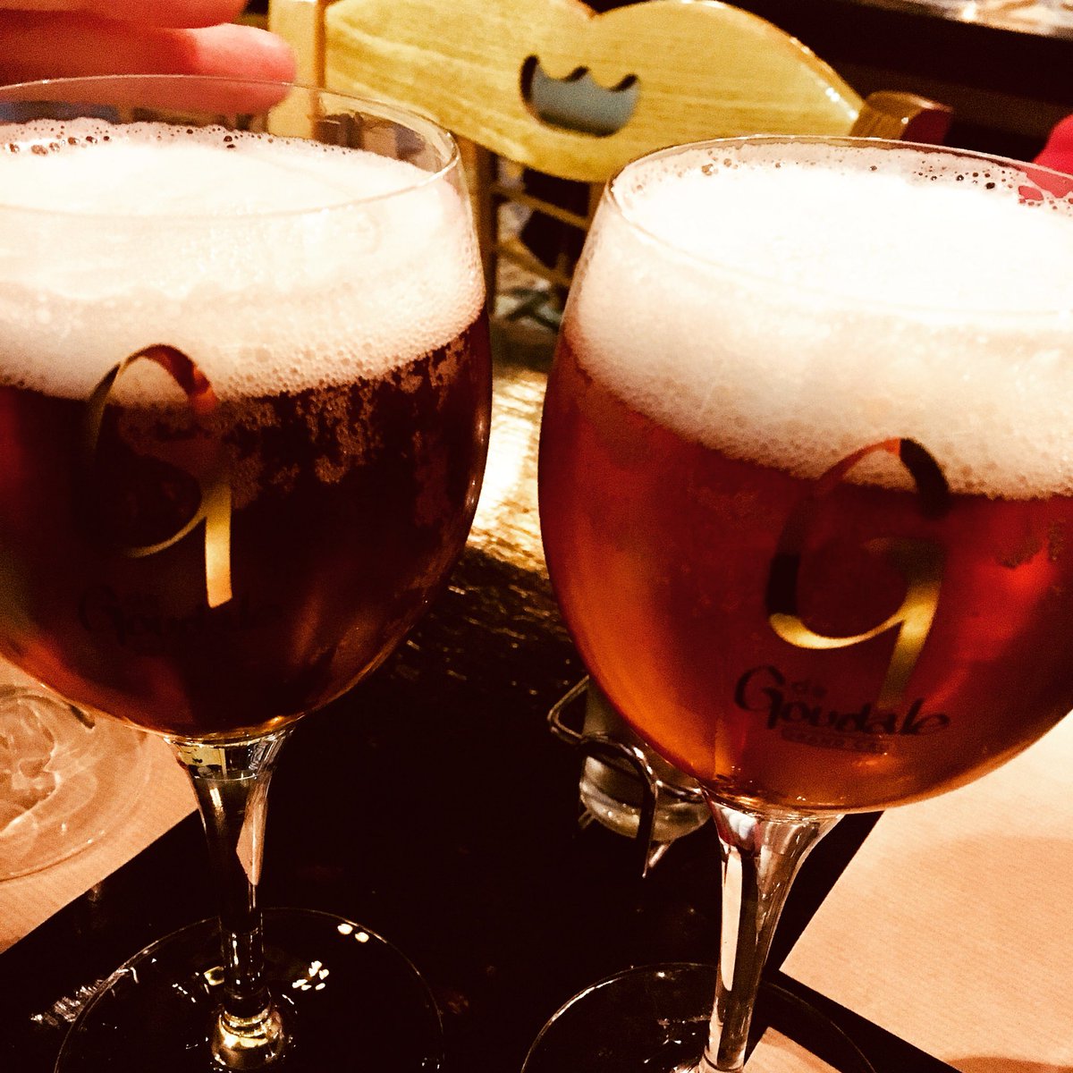PlaceRonde's tweet photo. Très bel après-midi de dédicace avec @Malicyel et @Helenebl #Aimerlille c’est aussi 🍻 https://t.co/cWQdNkEMhB
