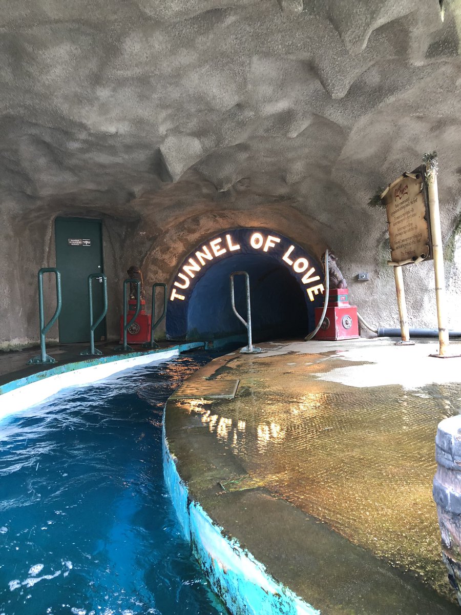 smontgomery1980's tweet image. Fab day with @Calderconfs giving some loving in the tunnel of Love  @HallmarkHotels time to go see the lights