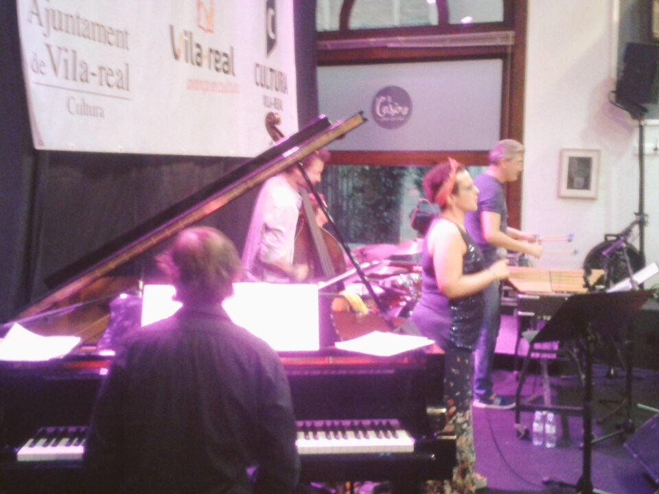 JordiColonques's tweet photo. L'Arturo Serra Quartet (Galiardo-Cesarini-Steimberg) molt ben acompanyat per la Celia Mur! #Brasil #Menescal al @RealjazzFest @famazing_ent a Vila-real https://t.co/jR7RurHb6H