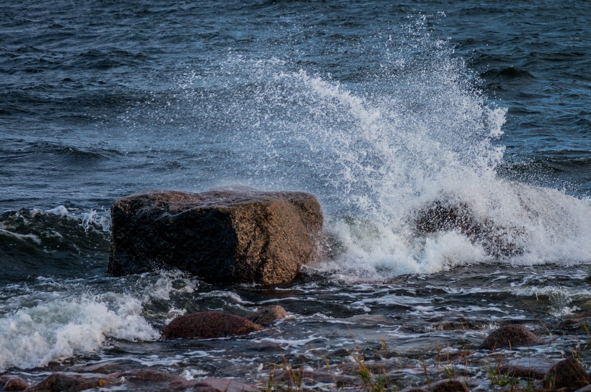 aaroka's tweet photo. #Maurimyrsky sai #Porvoo'n Emäsaloon niin surffarit, myrskybongarit kuin valokuvaajatkin. Komeaa oli, ei käy kiistäminen. 💨🌊🌬️🏄♂️#Mauri #Mauri18 #myrsky #valokuvaus https://t.co/Ek7xLTPv6N