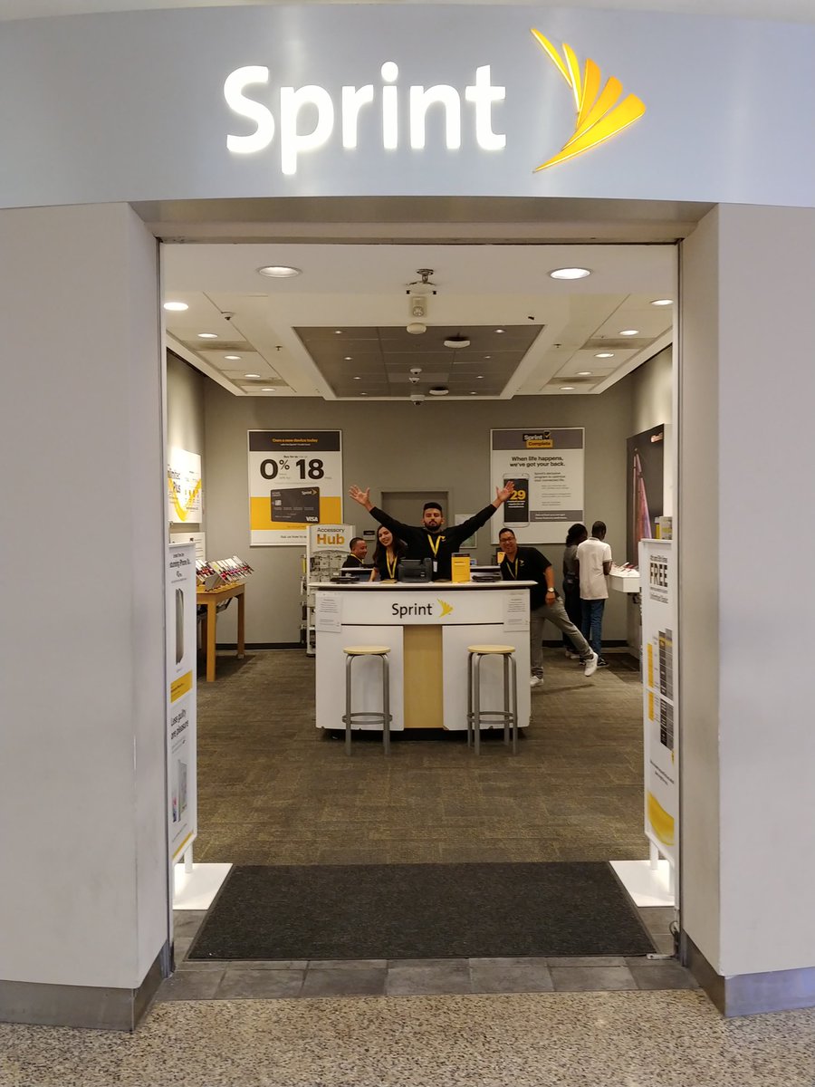 Come on down to Parkway Plza where you can get the amazing new Iphone and THE BEST IN UNLIMITED! 
<a href="/TLE619/">Trent E</a> @Sprint4SW <a href="/kkwestisbest/">kevin kunkel</a> 
#SPRINT
@SPRINT
#LETSGO