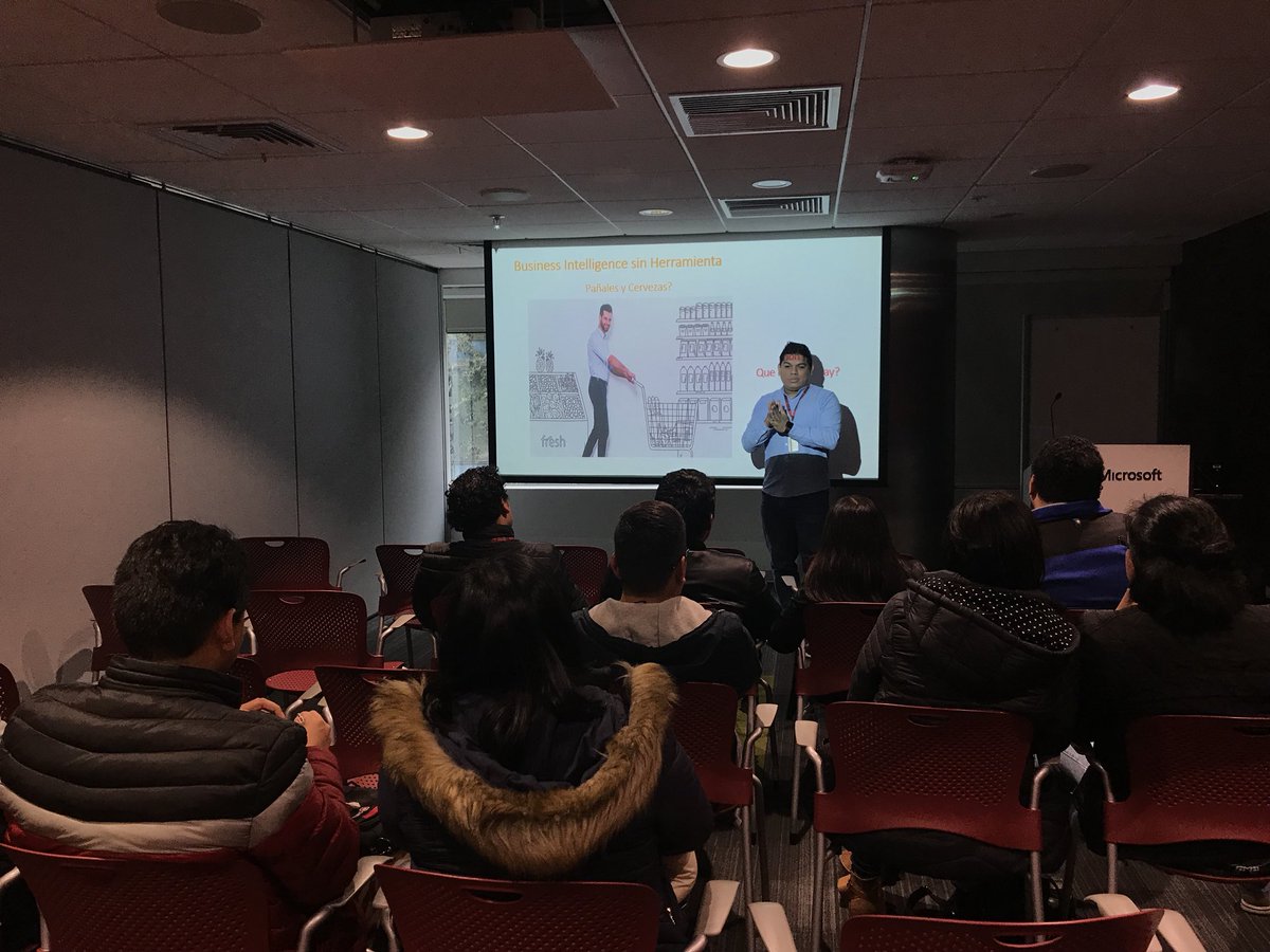 <a href="/georgemg22/">jorge michael</a> presentando #PowerBi para ambientes corporativos #SPSLima #SPSEvents <a href="/com_splatam/">SharePoint Latam</a>