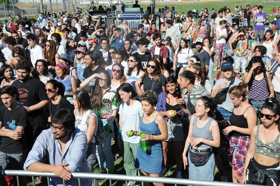 Cultura_Mza's tweet photo. #21LEPARC (1/3)
Ayer, festejamos miles de mendocinos el día de la primavera en el @LeParcMza. Se realizó desde las 13hs, en los jardines exteriores con food trucks, street art, una feria de diseño y una amplia propuesta musical. #CulturaMendoza https://t.co/Dr8vLHCTGB