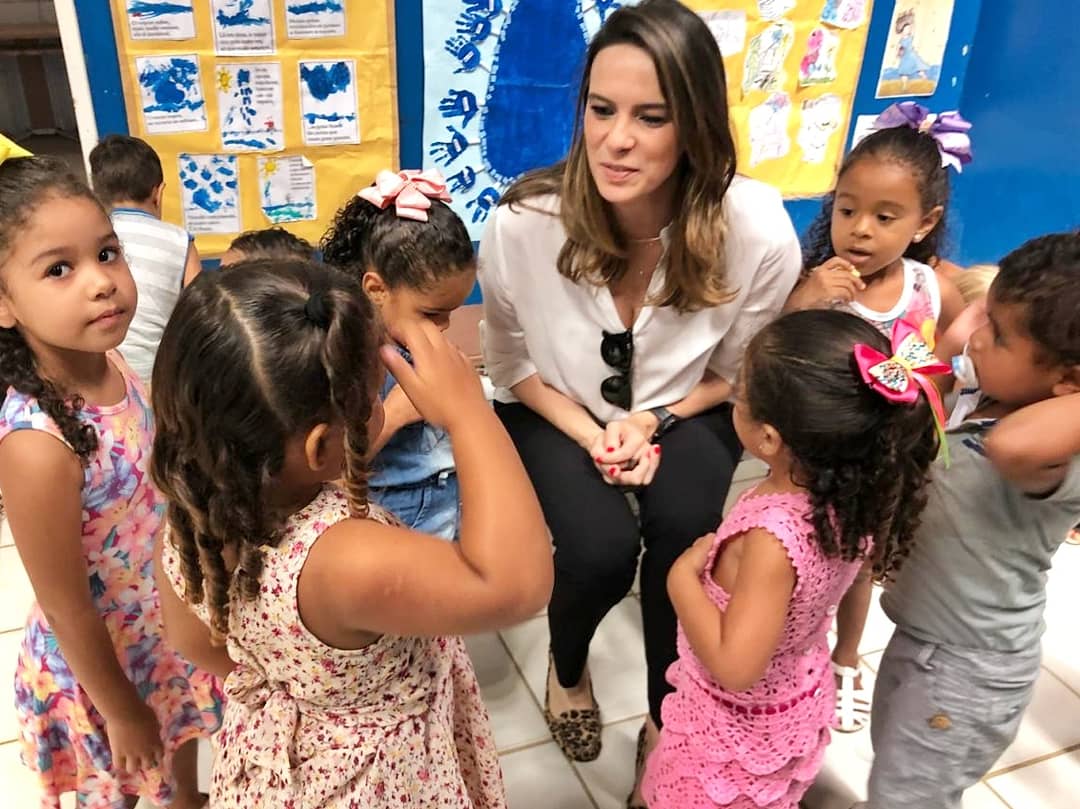 juliaarruda's tweet photo. E ontem foi dia de visitar o CMEI Cléa Bezerra, nos Guarapes, e participar da festinha de 4 anos do pequeno Davi. 👏🏼😘 #Guarapes #JuliaArruda https://t.co/ABRGZ6BFjT