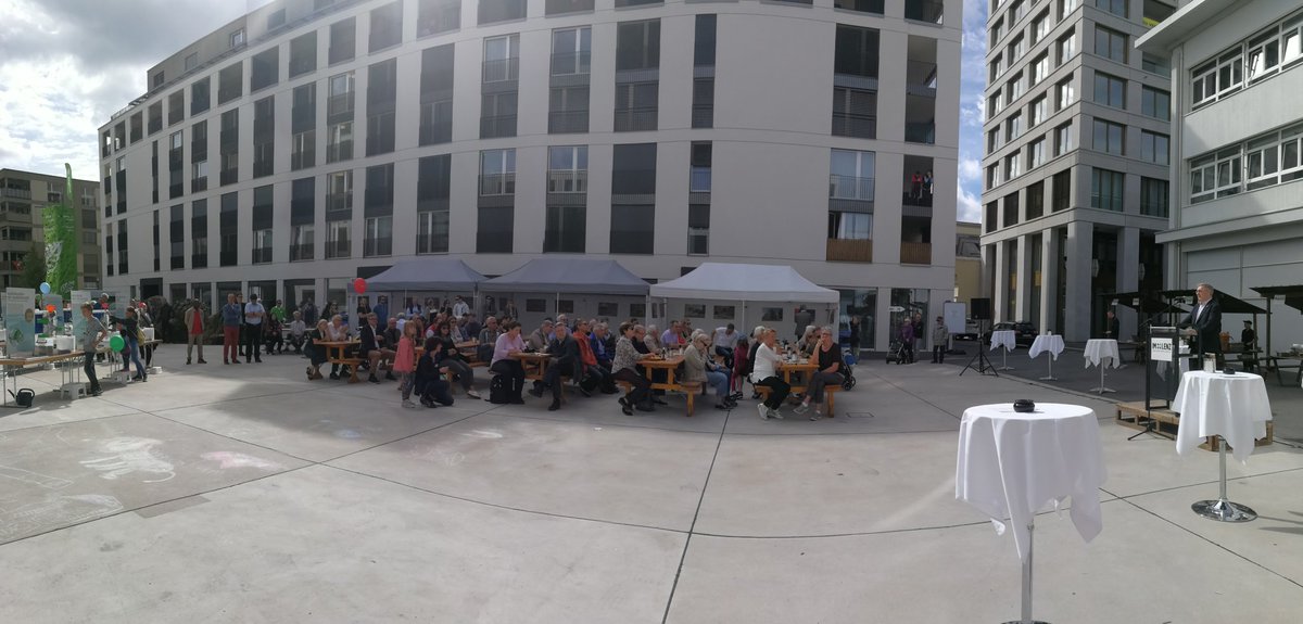 inspire529's tweet photo. Toller Event heute Im Lenz! Offizielle Zertifikatsübergabe Energiestadt @StadtLenzburg mit vielen Bewohnerinnen und Bewohnern, die sich über #Nachhaltigkeit informiert haben! Danke @energiestadt_ch @2000wattareal @LosingerMarazzi @DanielKellenberger ! https://t.co/QGNkqyAmjt