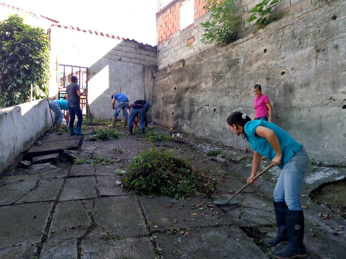 fordocpadremaya's tweet photo. Gracias Totales a todos por su sentido de pertenencia para con la ENB Padre Maya #JornadaMantenimientoEscolar #JornadaVoluntariaDeLimpieza https://t.co/NMf5VSevaB