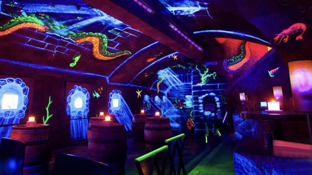 ErinMitchell411's tweet photo. #InsteadOfShadeLetsThrow Black Light https://t.co/Cj7SunRxeY