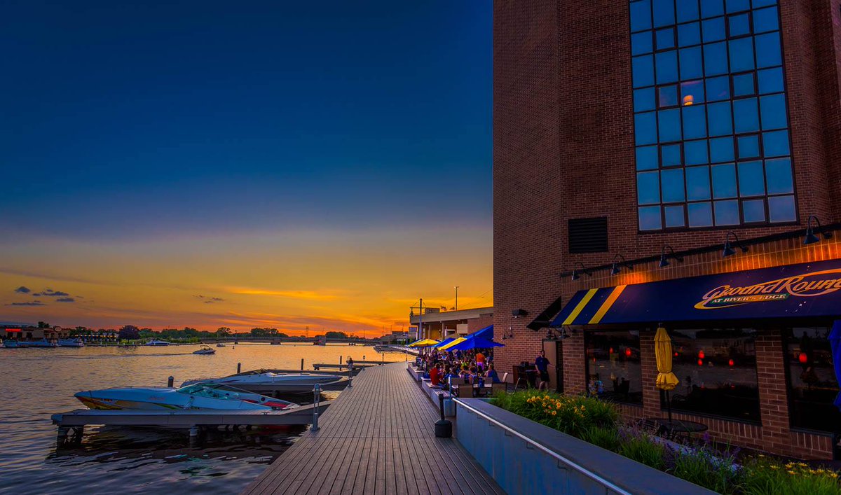 BWOWaterfront's tweet photo. Patio season, our own little slice of heaven, doesn’t end just because summer has come to a close! The patio will be open as long as it’s warm enough to be outside.  As the days get shorter the sunsets get longer.  Come see what we mean! https://t.co/macqAdsT92