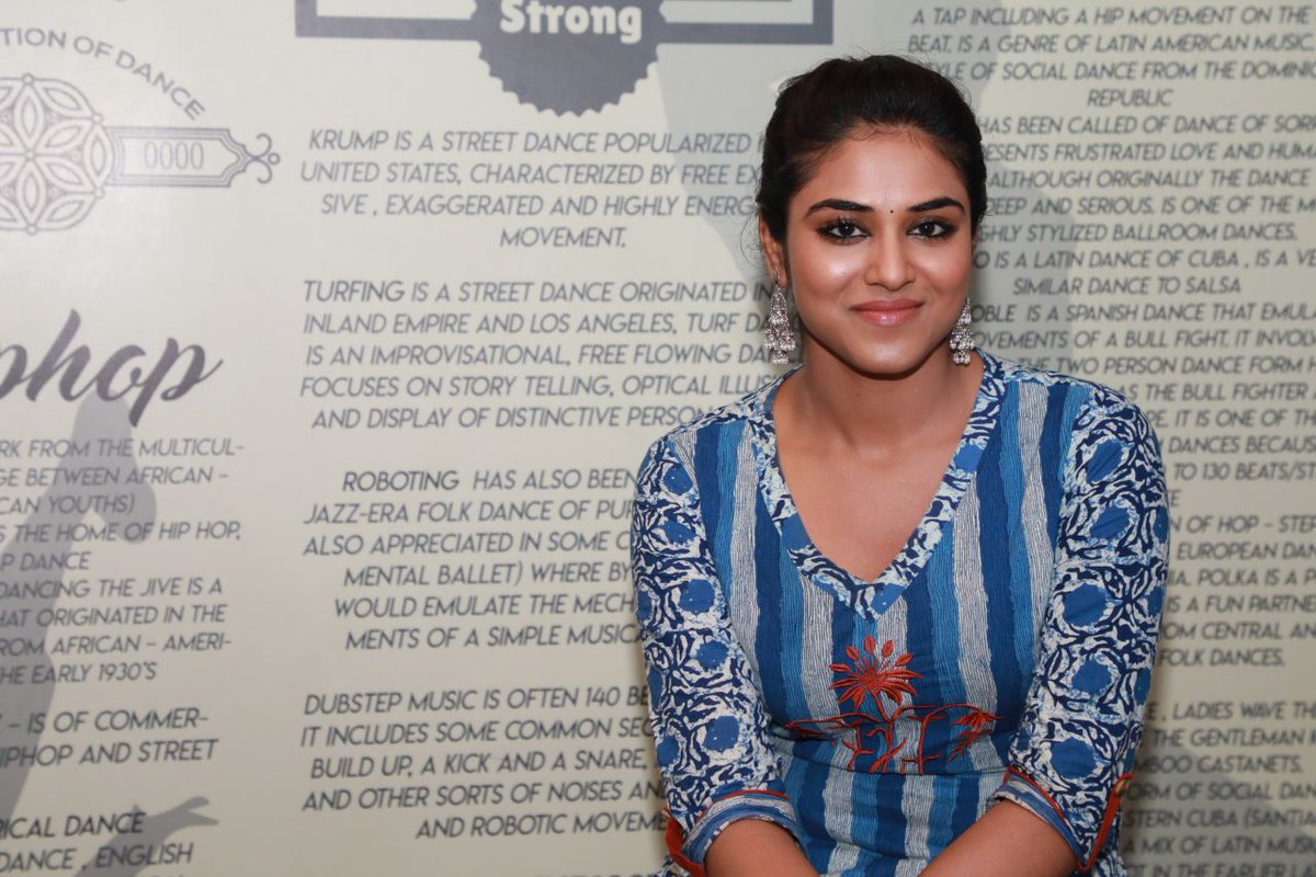 UVCommunication's tweet photo. Beautiful pic of @Actress_Indhuja from the opening ceremony of choreographer @sherif_choreo's #DanceCafe at Valasaravakkam 

@proyuvraaj @UVCommunication https://t.co/4qGZSHkhnz