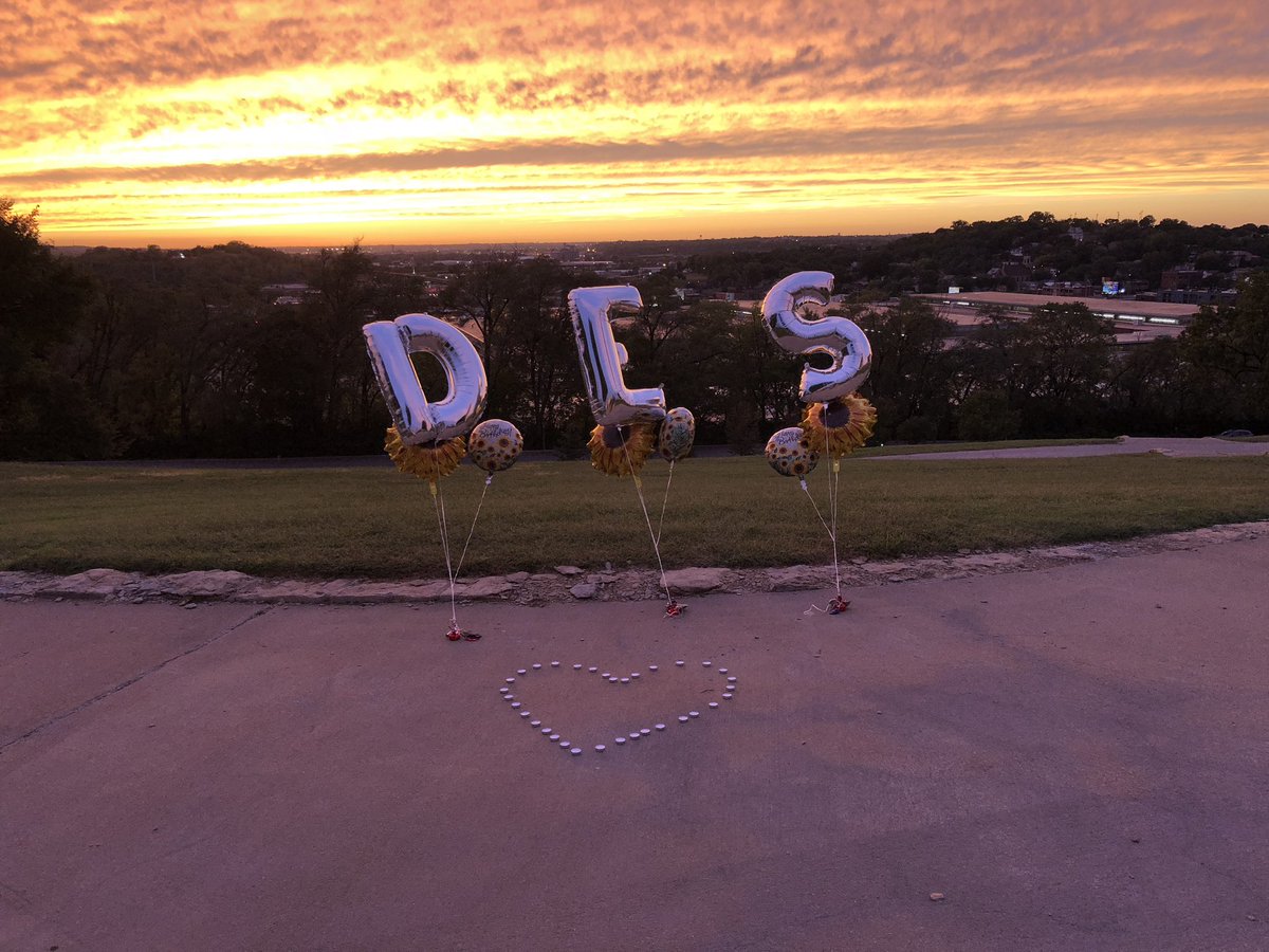 loveeap__'s tweet photo. Last year God called my bestfriend home😔memories are all I have left to hold on to but I am grateful beyond words that God even bless me with that🙏you’ll forever live thru me I promise🤞I love you💛🕊🌻
#RecapOfYesterday😍 #BroughtUrBDayHere🤪🤪
#DESDAY😛🎉
212121‼️ https://t.co/9jUaMcZZQ2