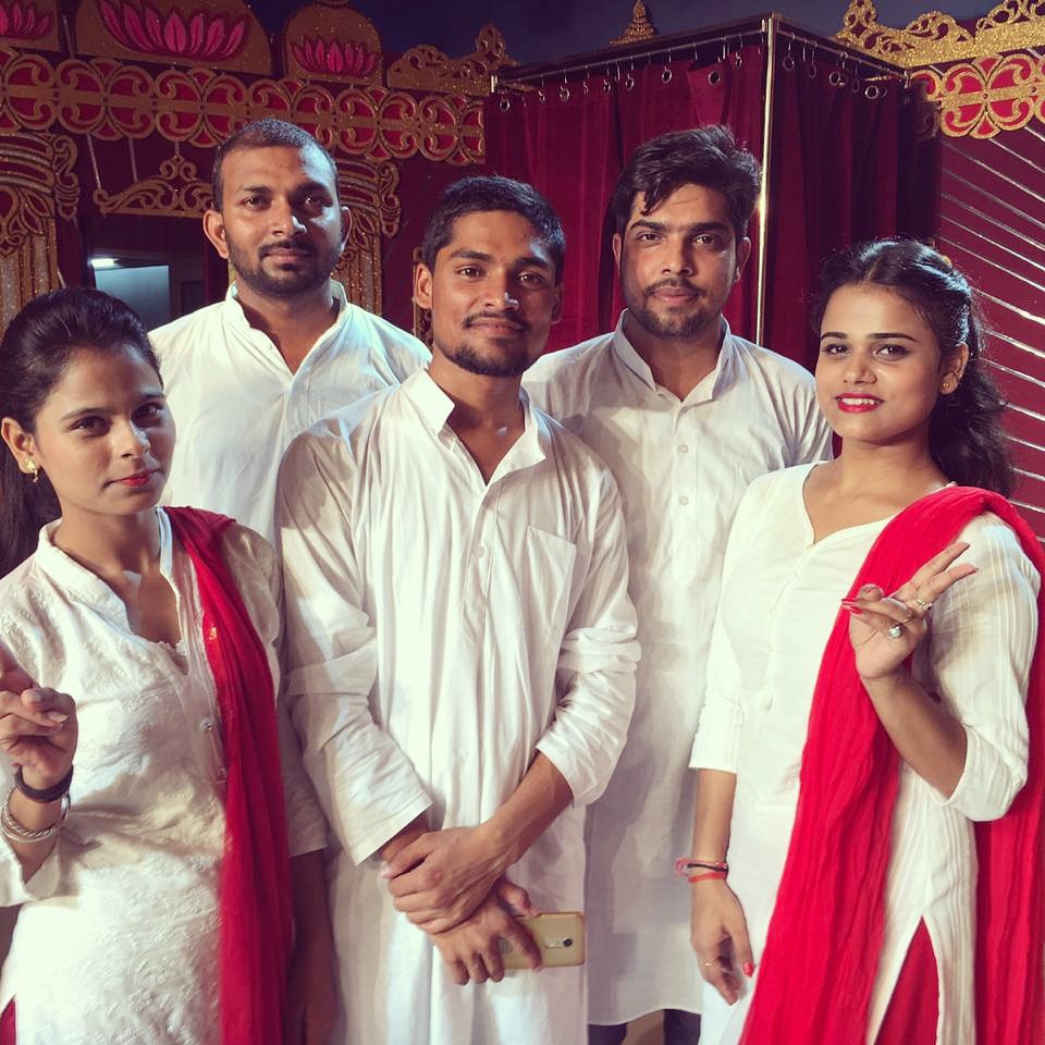 Amityadav5131's tweet photo. वो कुछ यूं हम पर नजर रखते हैं
हर वक्त मोहब्बत से अपने बेखबर रखते हैं
इश्क़ है गर कहीं दिल में छुपा 'अमित'
जुबां तक ले आने का हम भी हुनर रखते हैं
-अमित कुमार यादव
#Puryushan_Parv #Best_Performance #CJMC #Ridhi_Sidhi_Bhawan #Theerthankar_Mahaveer_University https://t.co/P3ccQsco6e
