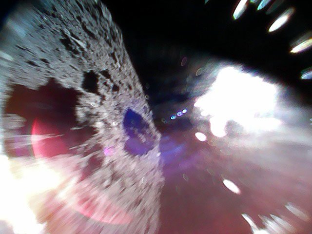 haya2e_jaxa's tweet image. "I cannot find words to express how happy I am..." Y.T.
The MINERVA-II1 rovers have successfully landed on asteroid Ryugu, snapped photos & taken the first successful hop! Have a read about this world first and hear the comments from our Project Members.
hayabusa2.jaxa.jp/en/topics/2018…