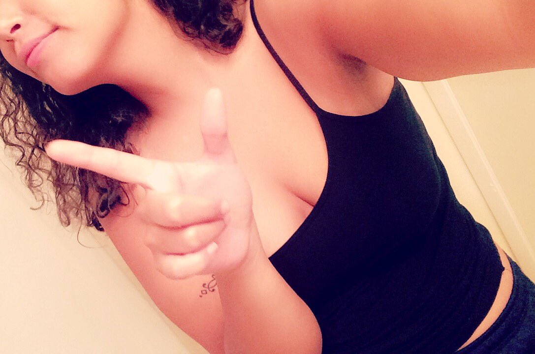 Jovi49875557's tweet photo. The only thing that makes me smile is your money #Loser! #findom #paypig #rtpig #footworship #fetish #finsub #rtfag #rtfindom #rtgoddess @Female_Promoter @rtpid @RTP1G @RTFETFD @RTfaggot https://t.co/GiPpeHWgUD