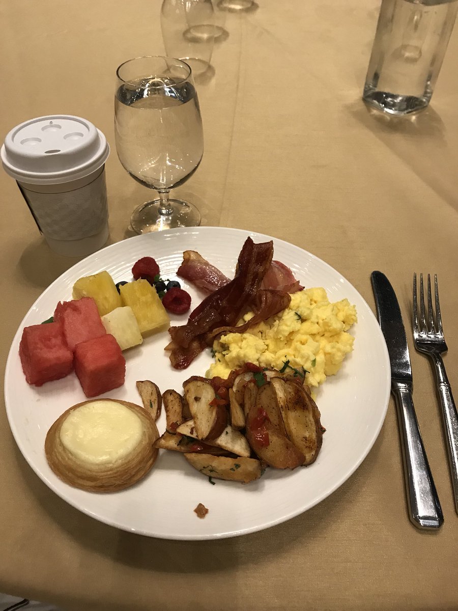 Barbara29707213's tweet photo. Another drool worthy breakfast spread! #TeamSummit2018 https://t.co/khbkO5OBuh