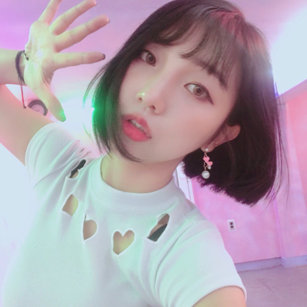 flossom_member's tweet photo. 여기저기 하트가 있어요💜

#FLOSSOM #HANA #플로썸 #하나 https://t.co/HuCbUwxZ63