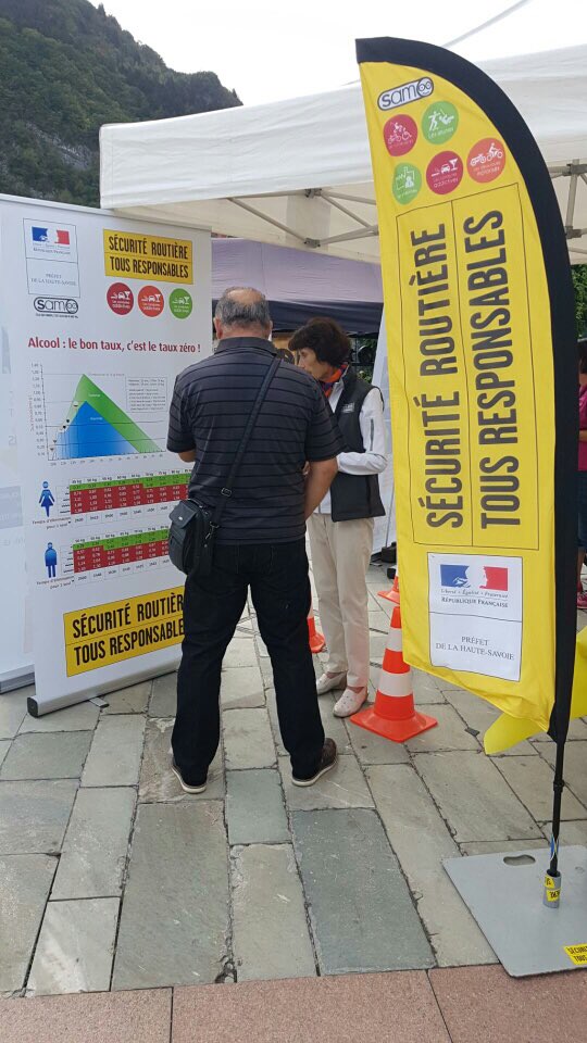 #SemaineEuropéenneDeLaMobilité Pour une <a href="/RoutePlusSure/">Sécurité routière</a>, la #SécuritéRoutière présente sur le village de la #Mobilité à #Cluses. Visite du stand par les maires de #Cluses, #SaintSigismond, #Thyez &amp; #Bonneville. Sensibilisation vitesse, alcool, conduite vélo &amp; 2RM...