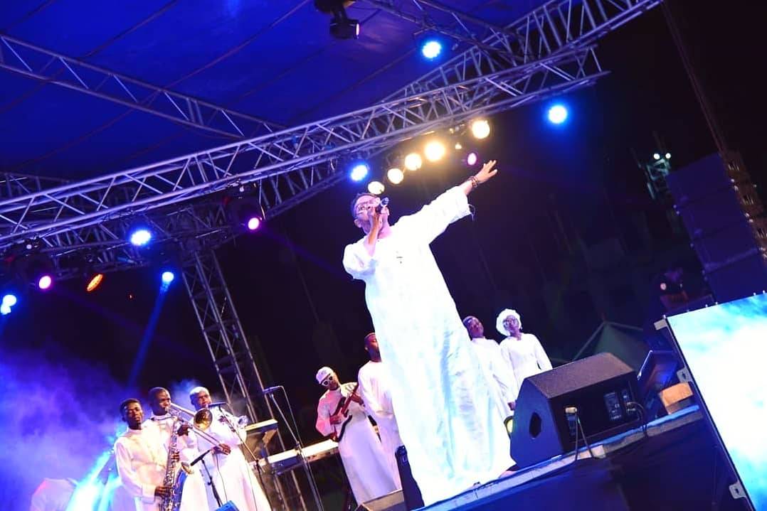 WeInTheCCC's tweet photo. Seyi Sholagbade into God's worship, doing what he knows how to do best. Praising God is paramount and I'll continually adore him.
Cc @biggest_number_fotography - #LC3.0 #LULICONCERT2018 #LuliConcert3
#SOLAGBADE
OGUNDIPE AJAYI FOTOGRAPHY.
#weintheccc #weekend https://t.co/Pdp9LXblf2