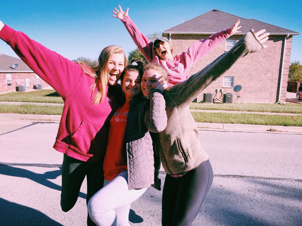 AlphaSigmaUCM's tweet image. today we started off our morning supporting the veterans at the veterans run!! #alphasigsupports #runforfreedom 🏃🏻‍♂️🏃🏻‍♀️