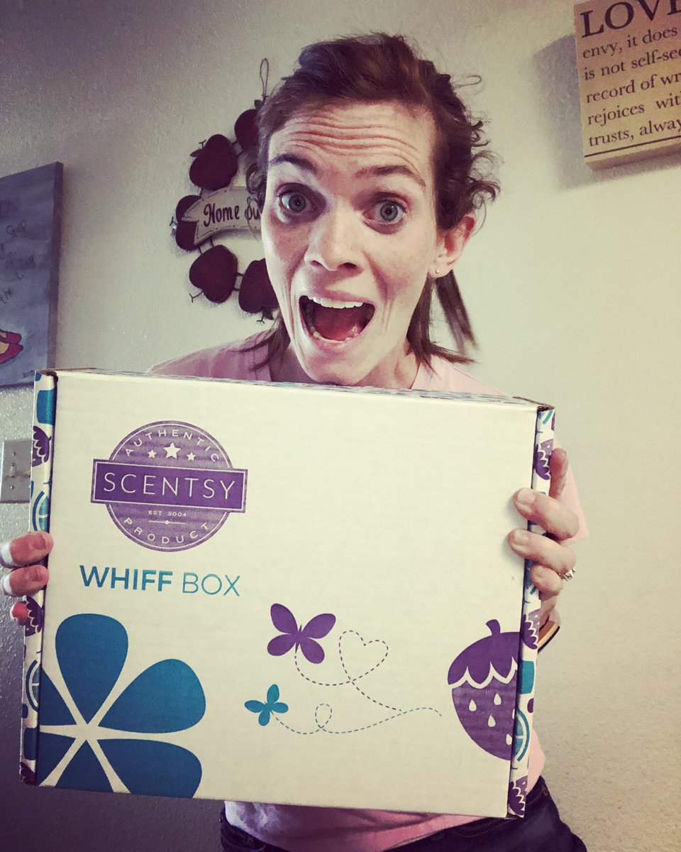 waxyusmcwife's tweet photo. Want to see what’s in this box!? Check out my LIVE unboxing video on my Facebook page 😁 #happywhiffing #whiffbox #excited https://t.co/0PAQIYKMNA