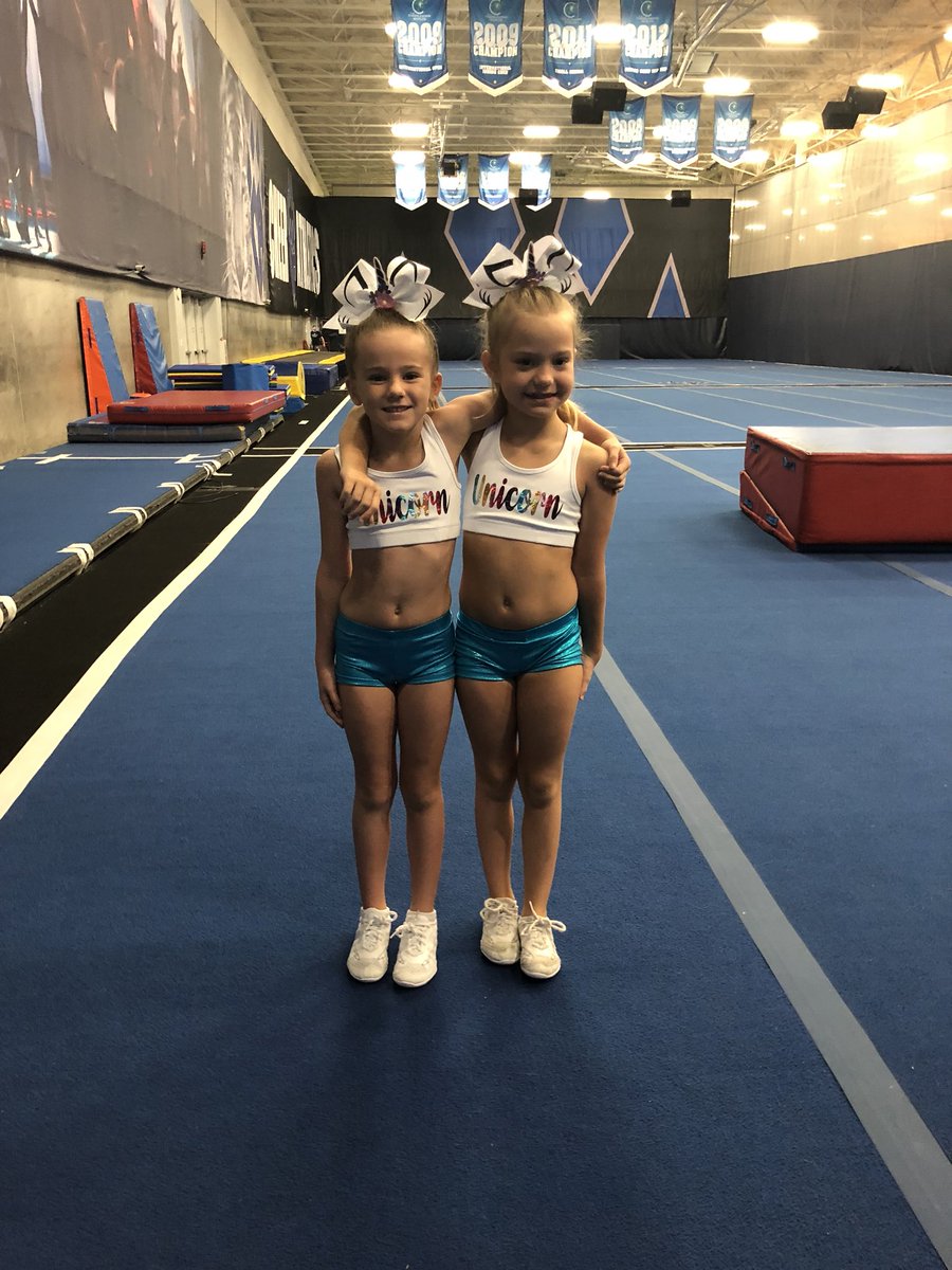 meteorites2018's tweet photo. Twinning Day at CA Frisco! #CASaturday #twinning #mightyrites #lovethesegirls #missingatwinduetoflashfloods @CA_Frisco @loganoel24 @LauraPearls @meteorites2018 @joanielester @tori_kaiser @kayteegold https://t.co/v54glgPUFm